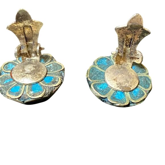 .75" x .75" Vintage Indian Clip-On Earrings Crushed Turquoise & Silver Floral De - Picture 9 of 13